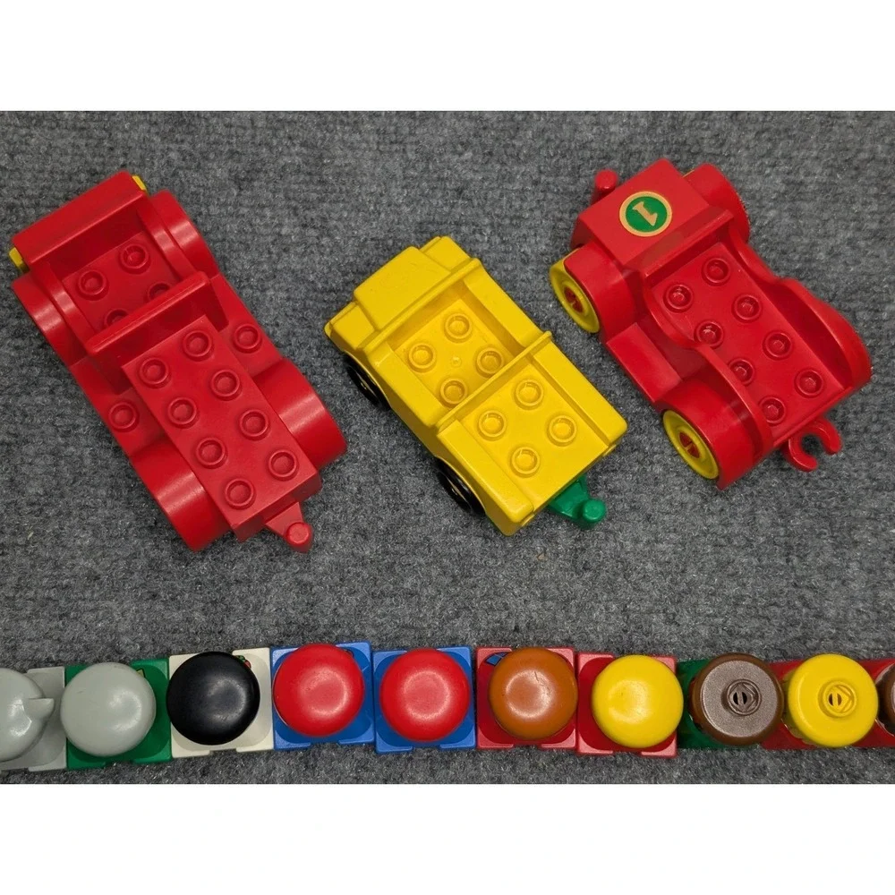 LEGO DUPLO Vintage Lot of 10 Little People Figures‎ Square Base And  3 Vehicles